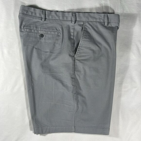 Izod mens grey basic flat front 9" inseam chino shorts - size 40 - Picture 8 of 10